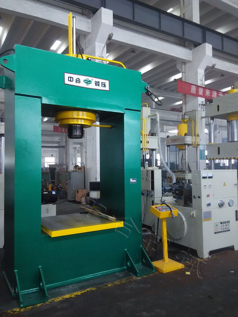 150T龍門(mén)導(dǎo)向液壓機(jī)(圖1) 150T龍門(mén)導(dǎo)向液壓機(jī)(圖1)