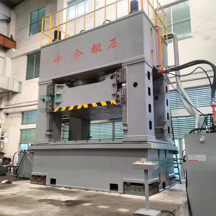 2000噸框架式油壓機(jī).jpg 2000噸框架式油壓機(jī).jpg