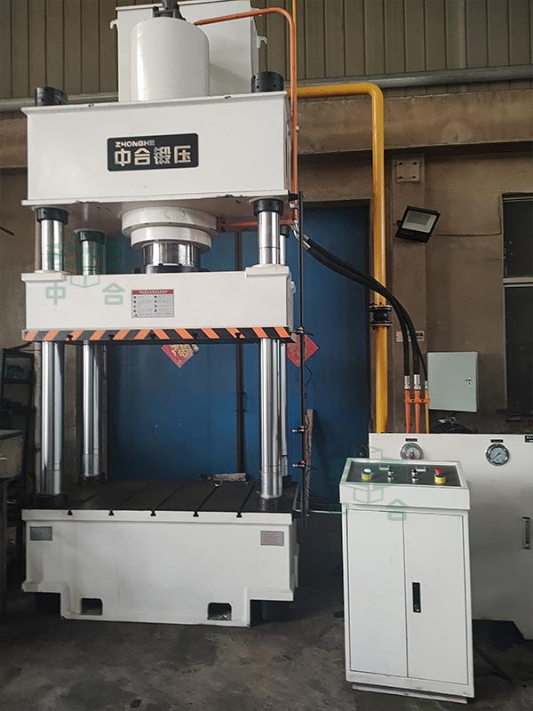 400噸三梁四柱液壓機(jī).jpg 400噸三梁四柱液壓機(jī).jpg