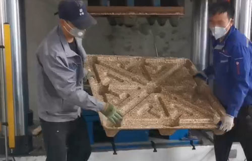 木屑托盤生產(chǎn)設(shè)備-1600噸四柱液壓機