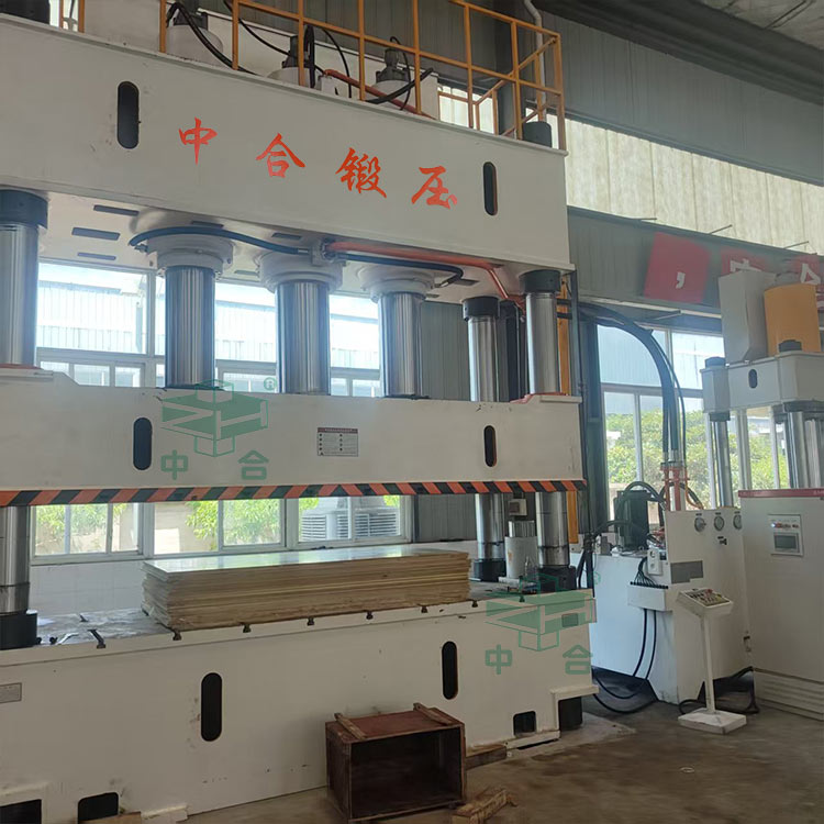 800噸復(fù)合材料成型液壓機.jpg 800噸復(fù)合材料成型液壓機.jpg