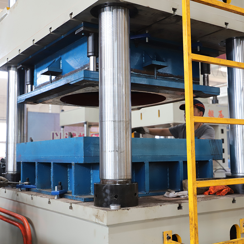 水箱板拉伸機細節(jié) 水箱板拉伸機細節(jié)